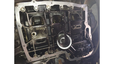 London Taxi LTI TX2 oil pan removed