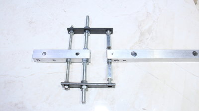Adjustable joint, larger distance screw heads