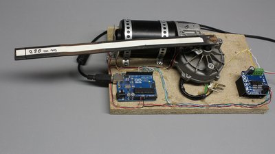 Digitales Servo mit einem Scheibenwischermotor